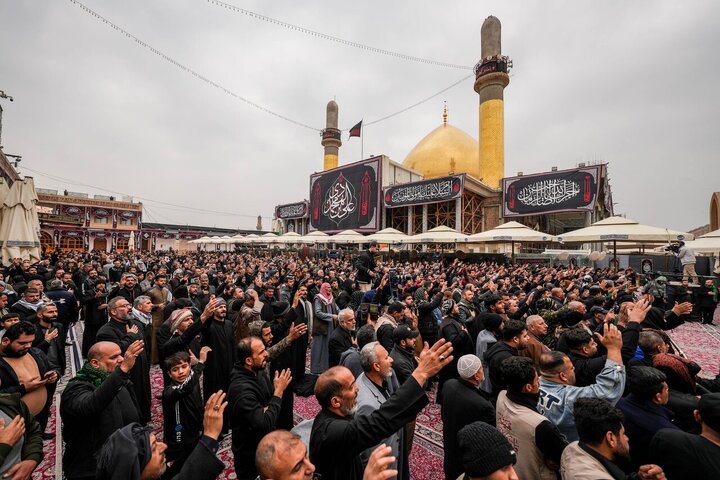 Informe fotográfico | Numerosa concurrencia en la ceremonia por el martirio del Imam Alí al-Hadi en el Santuario Al-Askari