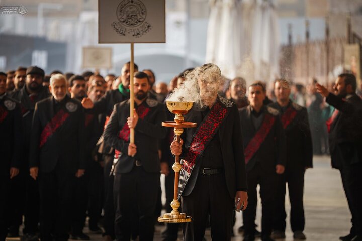 Informe fotográfico |Servidores del Santuario de Amir al-Mu’minin, Imam Ali (PB) conmemoran el martirio del Imam Alí al-Hadi con llantos de duelo