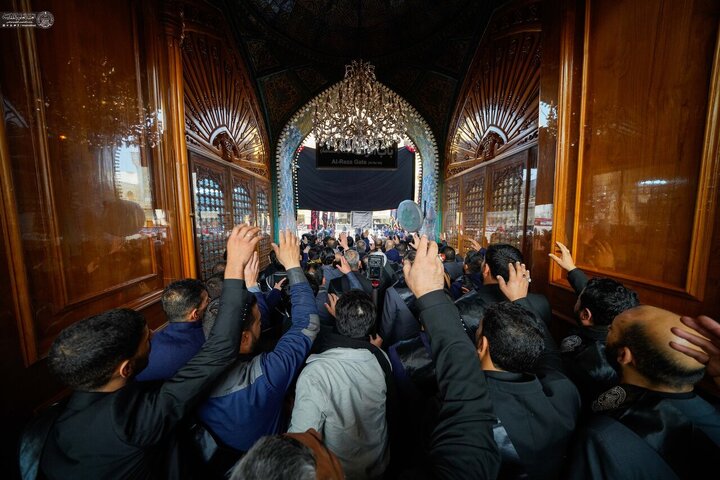 Informe fotográfico |Servidores del Santuario de Amir al-Mu’minin, Imam Ali (PB) conmemoran el martirio del Imam Alí al-Hadi con llantos de duelo