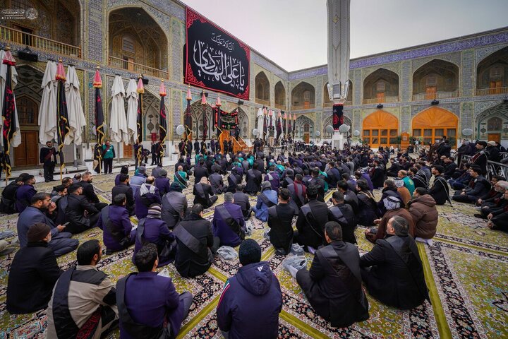 Informe fotográfico |Servidores del Santuario de Amir al-Mu’minin, Imam Ali (PB) conmemoran el martirio del Imam Alí al-Hadi con llantos de duelo