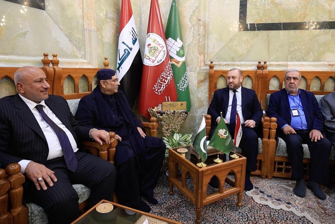 President of Republic of Pakistan honoured to visit shrine of Aba al-Fadl al-Abbas