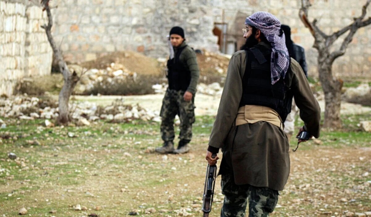 “Çawa DAIŞ hêzên artêşa hikûmeta Colanî (Golan) digirin/werdigirin?”