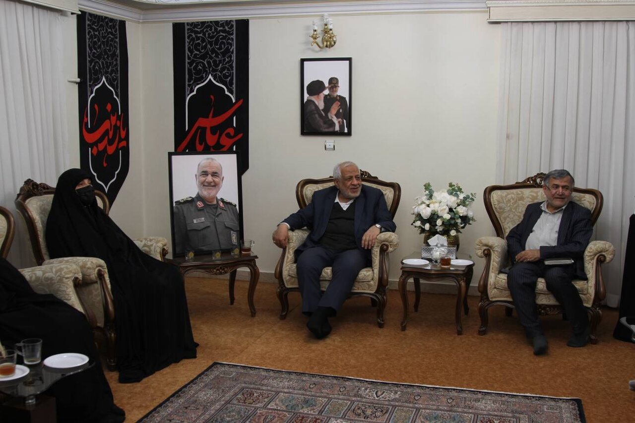 دیدار دبیرکل حزب مؤتلفه اسلامی با خانواده سردار سپهبد شهید سلامی
