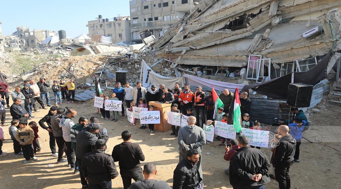 تجمع آوارگان در غزه؛ بی‌پناه در برابر سرما و باران + عکس