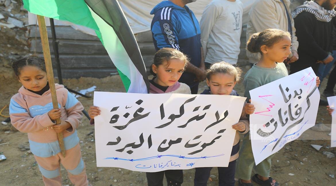 تجمع آوارگان در غزه؛ بیپناه در برابر سرما و باران + عکس