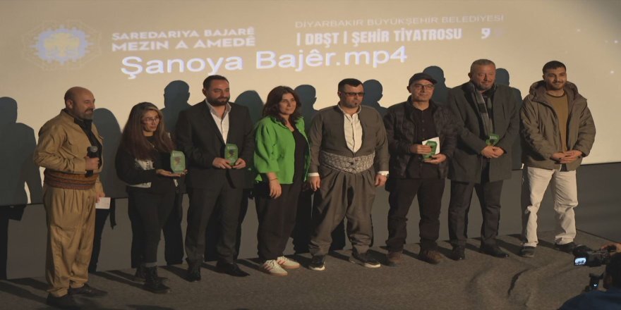 Li Amedê xelatên şanoyê hatin dayîn: Keleha Dimdimê bû yekem Kaynak: Li Amedê xelatên şanoyê hatin dayîn: Keleha Dimdimê bû yekem