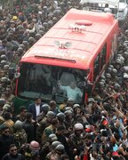 بنگلادیشی سیاسی رہنما طارق رحمٰن سترہ سال بعد بنگلہ دیش واپس پہنچ گئے