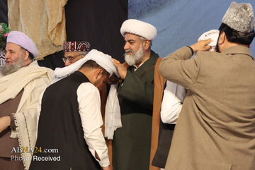 Pagpupugong ng Turban sa mga Mag-aaral na Sunni ng Jamia Naeemia ng Pakistan, Isinagawa ng mga Iskolar na Shi‘a