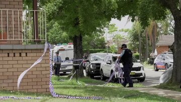 خودرویی با بنر »حنوکا مبارک« در ملبورن به آتش کشیده شد + عکس