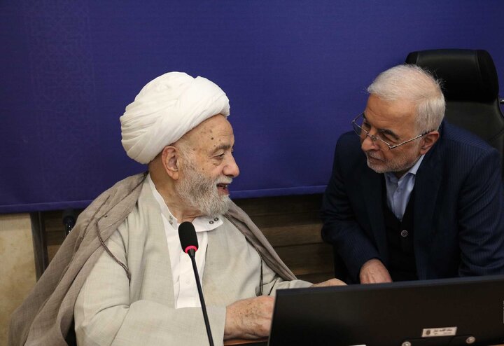 استاد قرائتی: نماز با بخشنامه زنده نمی‌شود 