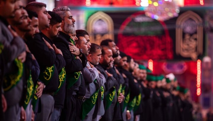 تقرير مصور/ إنطلاق موكب عزاء العتبتين الحسينية والعباسية بذكرى استشهاد الإمام الهادي(ع) بمدينة كربلاء