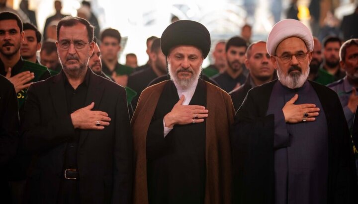 تقرير مصور/ إنطلاق موكب عزاء العتبتين الحسينية والعباسية بذكرى استشهاد الإمام الهادي(ع) بمدينة كربلاء