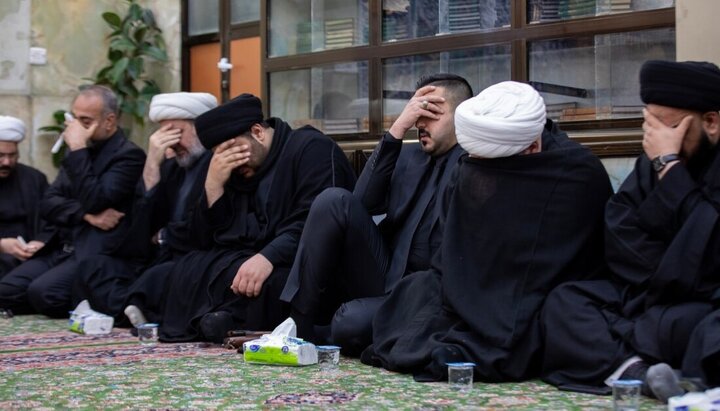 تقرير مصور/ العتبة الحسينية تقيم مجلس عزاء باستشهاد الامام علي الهادي (ع) في الصحن الحسيني