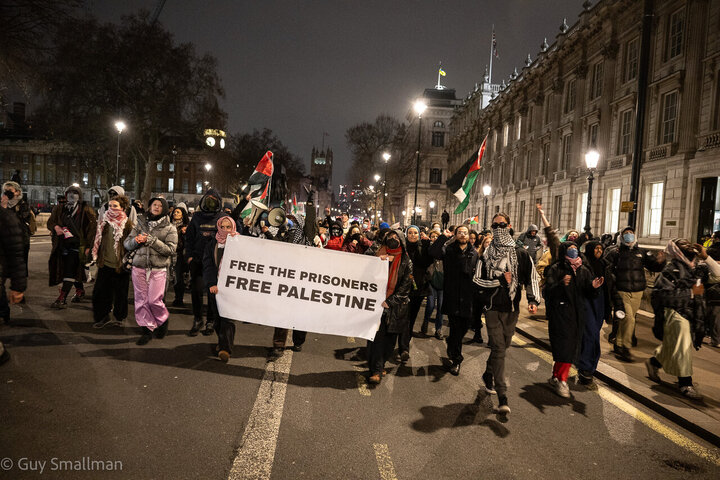 صدها نفر در لندن در حمایت از اعتصاب‌کنندگان غذا از گروه «اقدام برای فلسطین» تجمع کردند