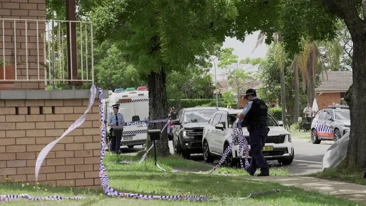 خودرویی با بنر »حنوکا مبارک« در ملبورن به آتش کشیده شد + عکس