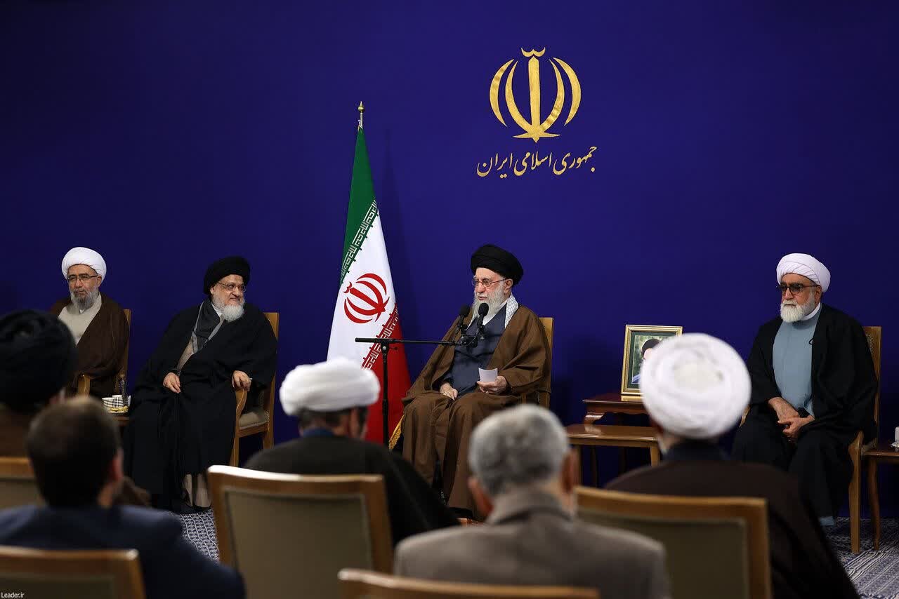 Pinuno ng Islamikong Rebolusyon ng Iran: Si Ayatollah Milani ay Isa sa mga Haligi ng Kilusang Islamiko