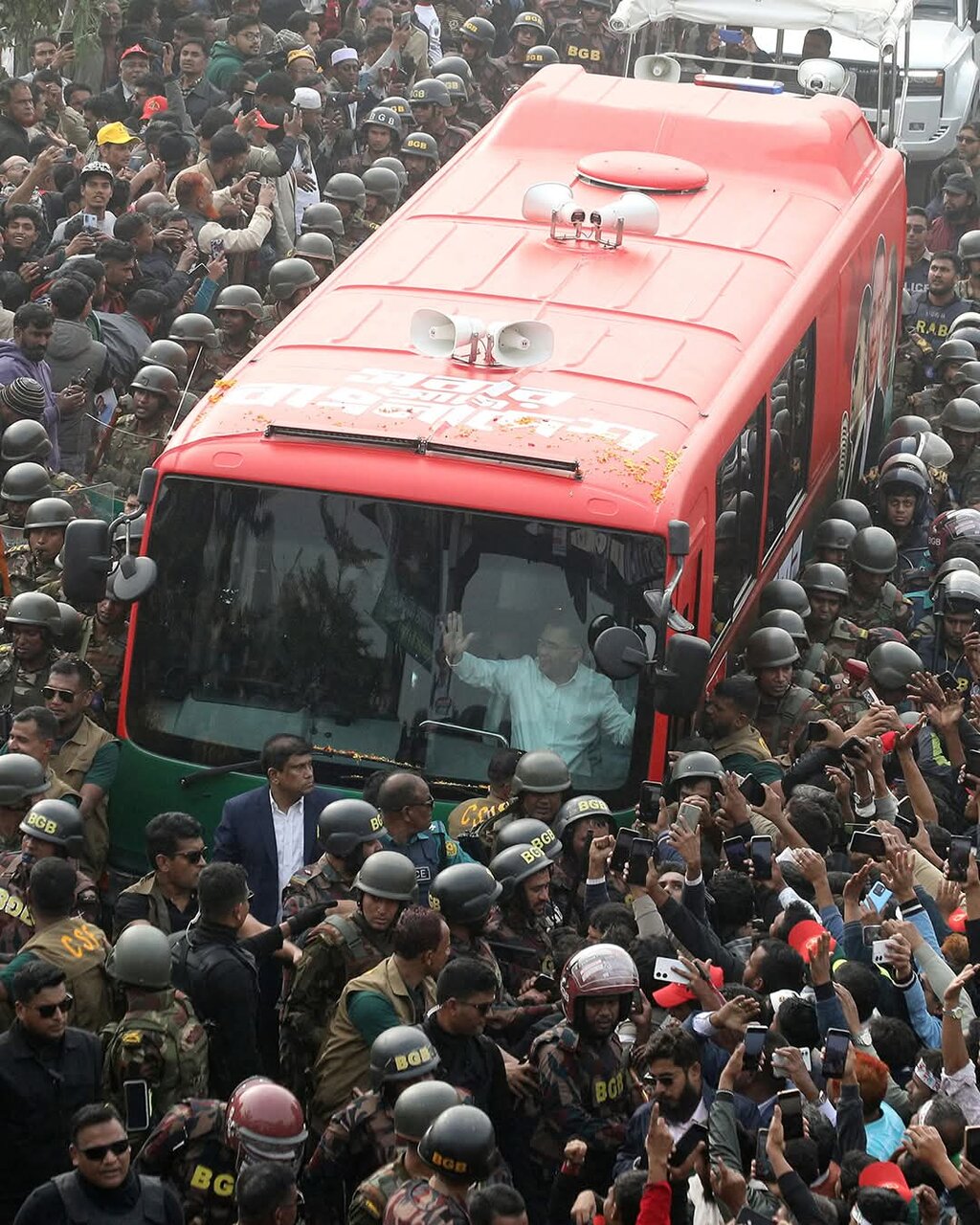 بنگلادیشی سیاسی رہنما طارق رحمٰن سترہ سال بعد بنگلہ دیش واپس پہنچ گئے