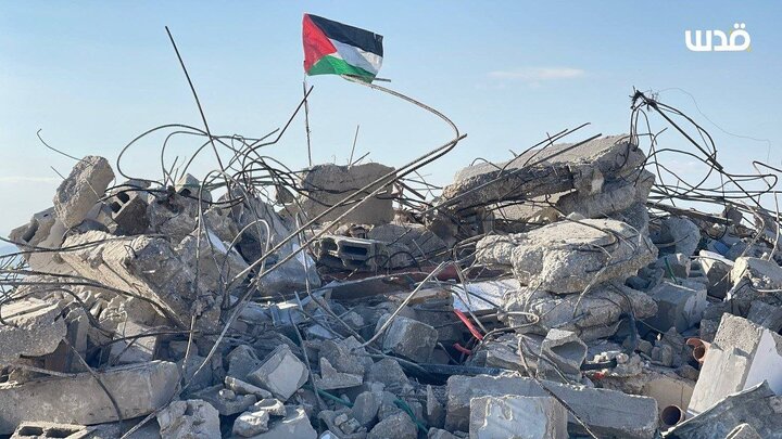 تقرير مصور/ جيش الاحتلال الصهيوني يهدم منزل شهيد فلسطيني في قرية "بزارية