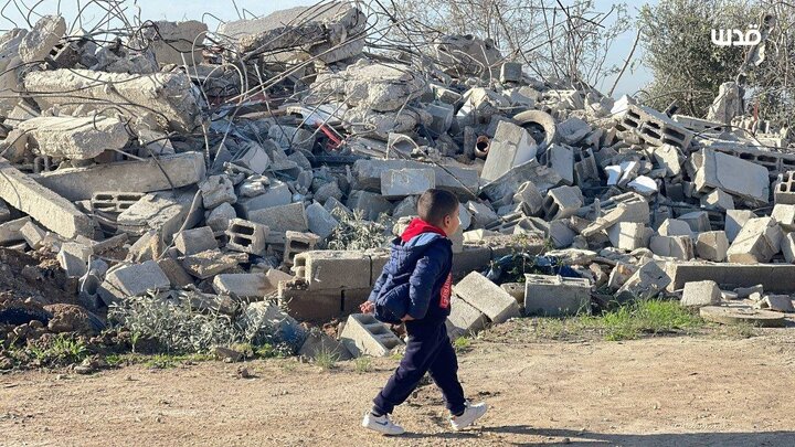 تقرير مصور/ جيش الاحتلال الصهيوني يهدم منزل شهيد فلسطيني في قرية "بزارية