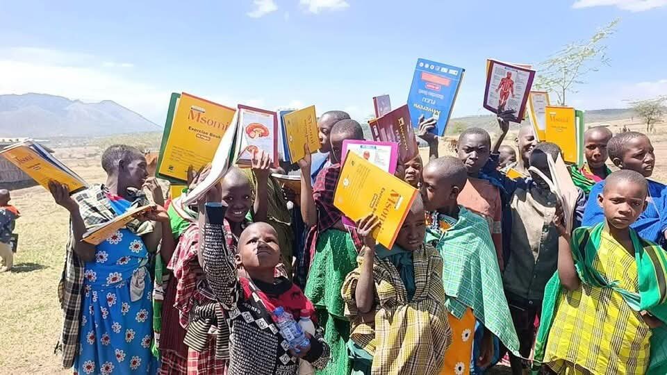 Mkurugenzi wa Khatamul Anbiyaa Institution Arusha Aungana na Wakristo Kuadhimisha Krismasi kwa Misaada ya Kibinadamu +Picha