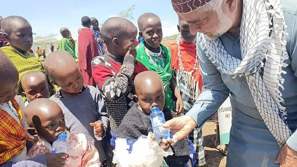 Mkurugenzi wa Khatamul Anbiyaa Institution Arusha Aungana na Wakristo Kuadhimisha Krismasi kwa Misaada ya Kibinadamu +Picha