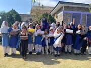 تقرير مصور/ متطوعو "من هو الحسين؟" يقدمون مساعدات للطلاب المستحقين في بيشاور الباكستانية