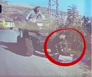  नमाज़ पढ़ रहे फिलिस्तीनी पर ज़ायोनी दरिंदे ने चढ़ाई गाड़ी