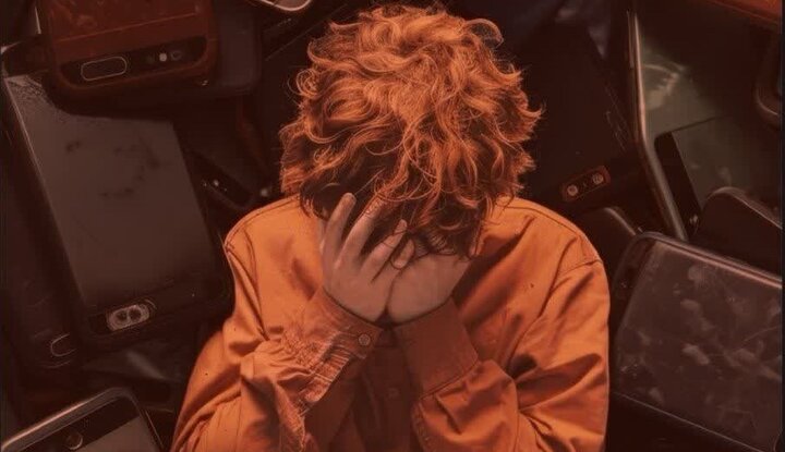 پوسترِ نمادین مستند »تنهایی مدرن« در سه زبان منتشر شد