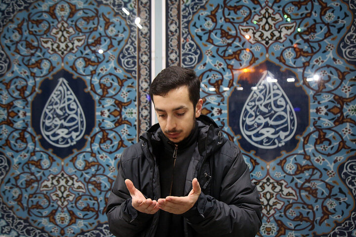 Informe fotográfico | Programa especial por Laylat al-Raghaib en el santuario sagrado de la Excelencia Fátima Masuma (la paz sea con ella)