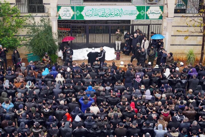 تشییع پیکر شهدای انفجار مسجد در شهر حمص سوریه/ سازمان ملل حمله به نمازگزاران را محکوم کرد