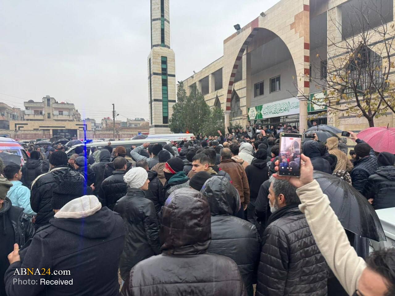 تشییع شهدای حمله تروریستی در مسجد جامع امام علی(ع) سوریه + عکس