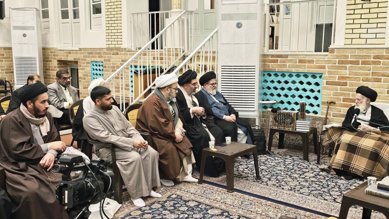 زيارة وفد إحياء التراث في العتبة العباسية لآية الله الشبيري الزنجاني بمدينة قم المقدّسة