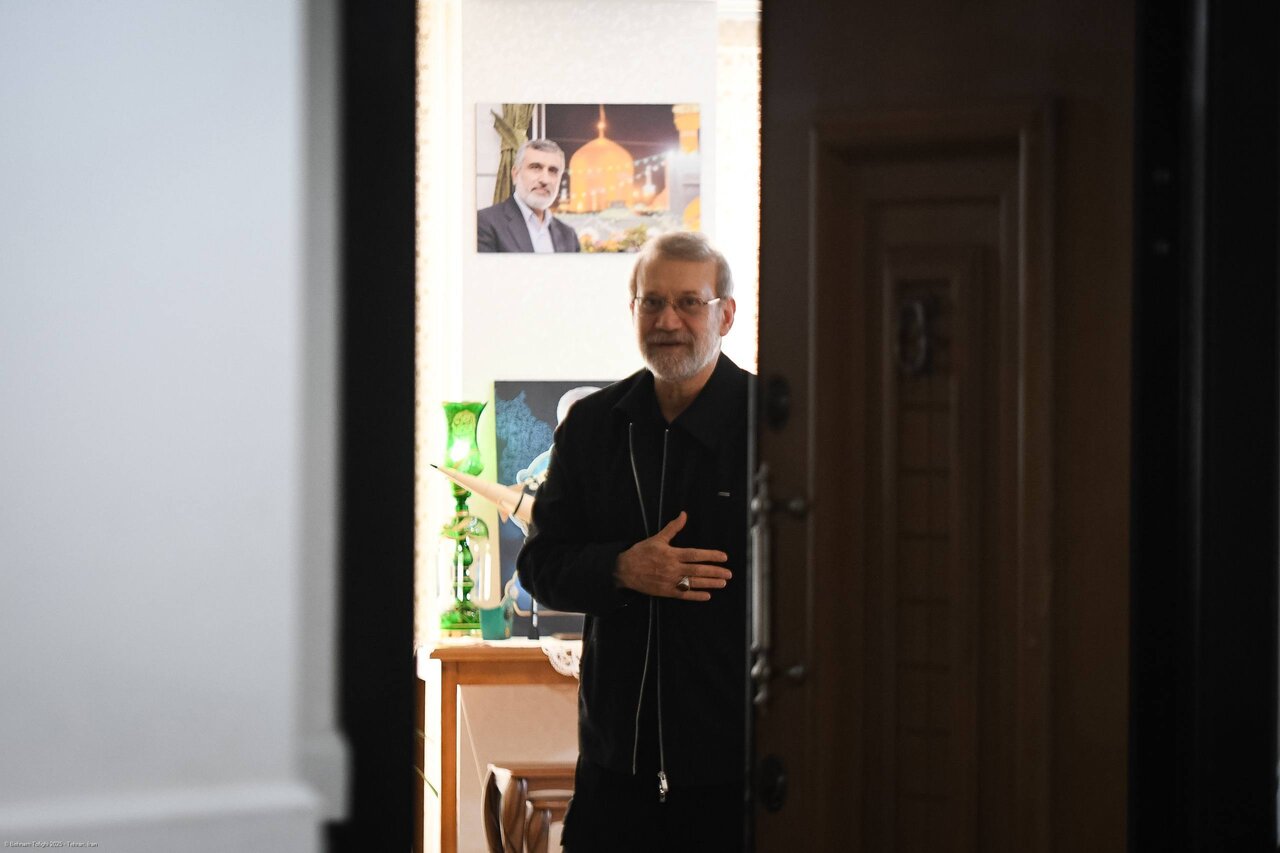 دیدار لاریجانی با خانواده فرماندهان شهید هوافضای سپاه + تصاویر