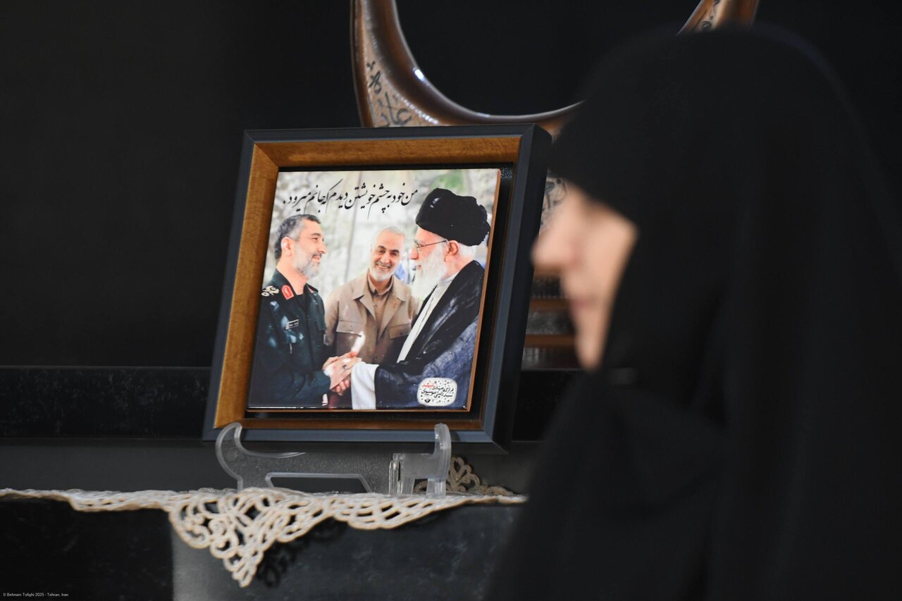 دیدار لاریجانی با خانواده فرماندهان شهید هوافضای سپاه + تصاویر