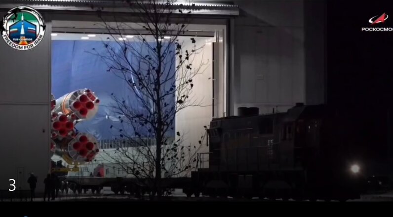 فیدیو | نقل الأقمار الصناعية الإيرانية إلى منصة الإطلاق