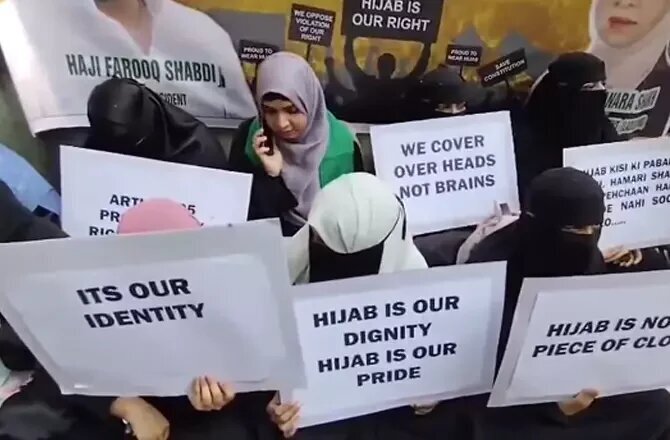 الهند: احتجاج صامت ضد الإسلاموفوبيا في حفل تخرج جامعة جادافبور بسبب حظر الحجاب