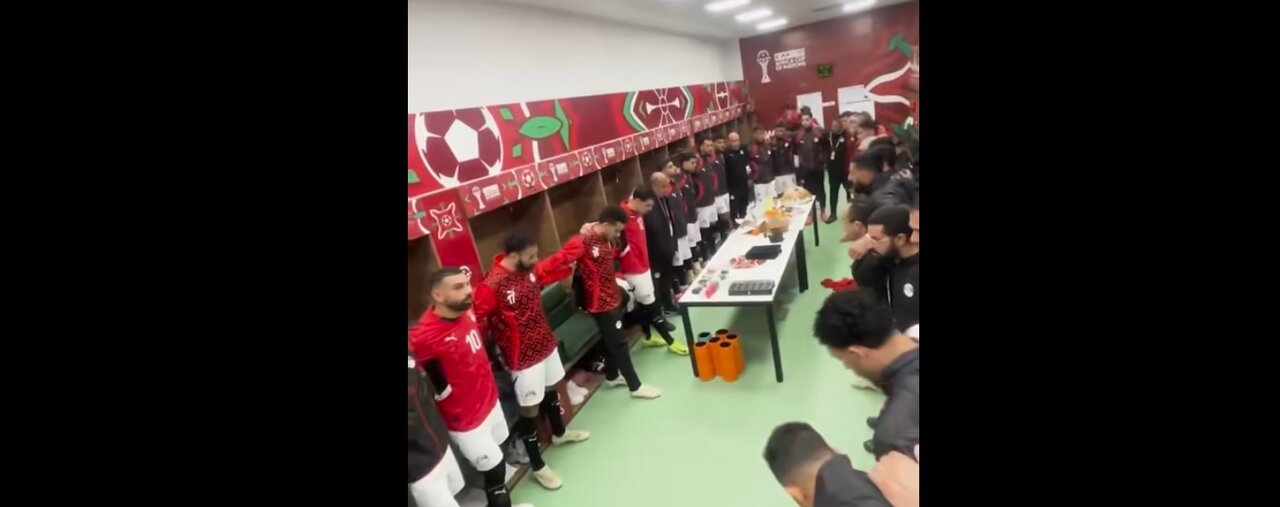 Jugadores egipcios, incluido Salah, recitaron el Corán antes del partido contra Zimbabue