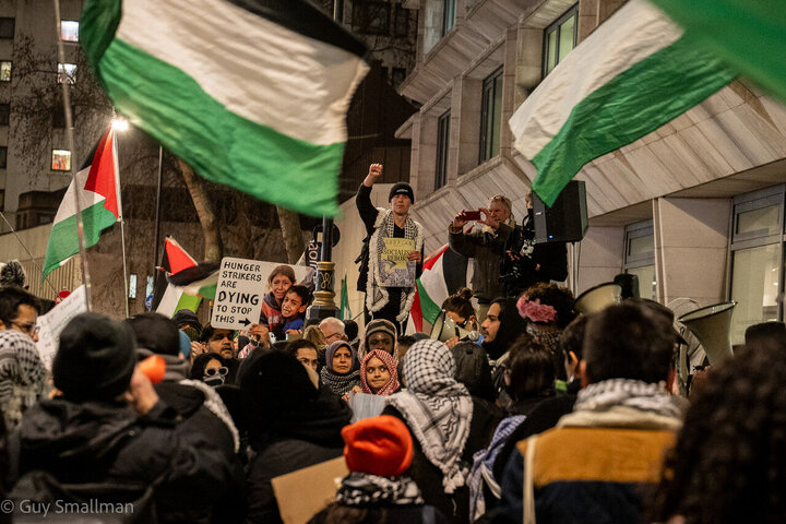 图片新闻 | 数百人在伦敦集会声援"行动争取巴勒斯坦"组织的绝食者