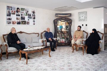 Photos: Larijani meets families of martyred IRGC Aerospace Commanders