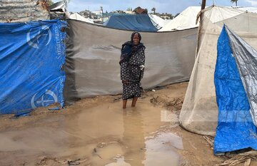 Photos: Harsh weather deepens humanitarian crisis in Deir al-Balah, Gaza