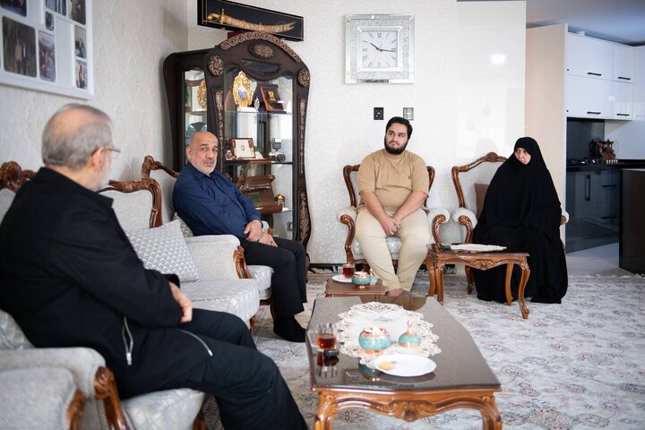 Photos: Larijani meets families of martyred IRGC Aerospace Commanders