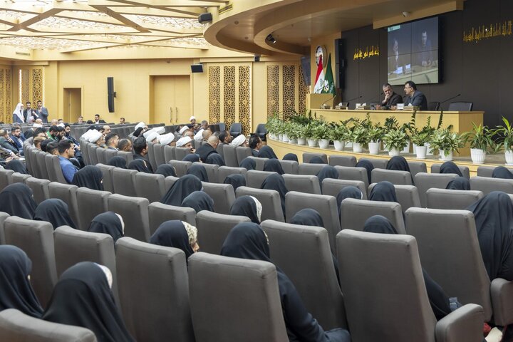 تقرير مصور/ إقامة جلسة بحثية عن حوزة كربلاء في القرن الثاني عشر الهجري