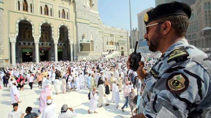 Kesek di Mizgefta(Mescîda) Haramê de ji qatên bilind xwe avêt erdê