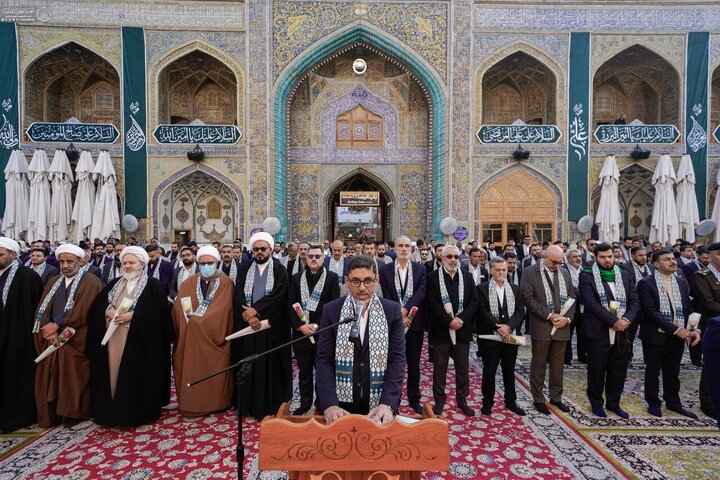 Informe fotográfico | La cúpula sagrada del Príncipe de los Creyentes se adorna con la bandera del aniversario del nacimiento de Imam Alí