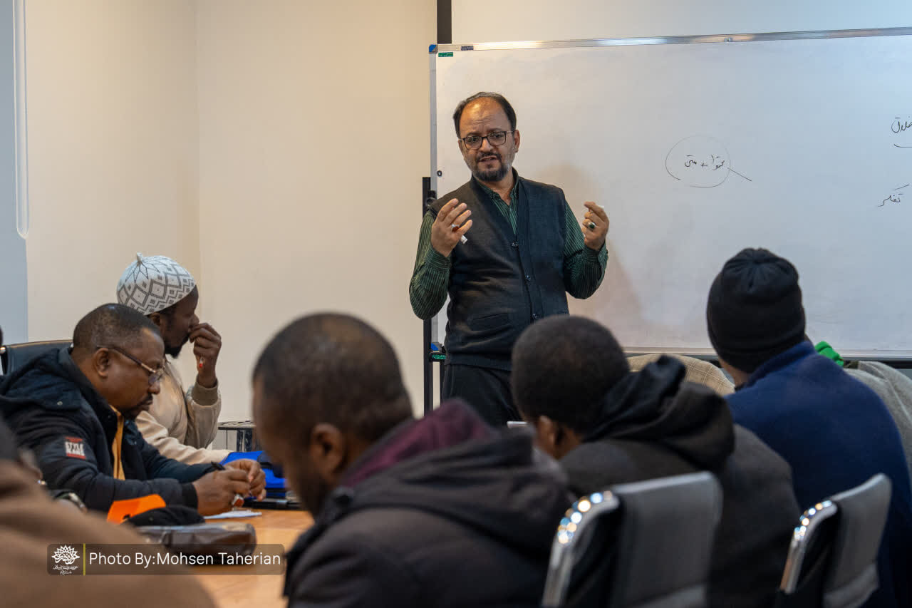 برگزاری کارگاه نویسندگی ویژه طلاب و دانشجویان آفریقایی در قم + تصاویر