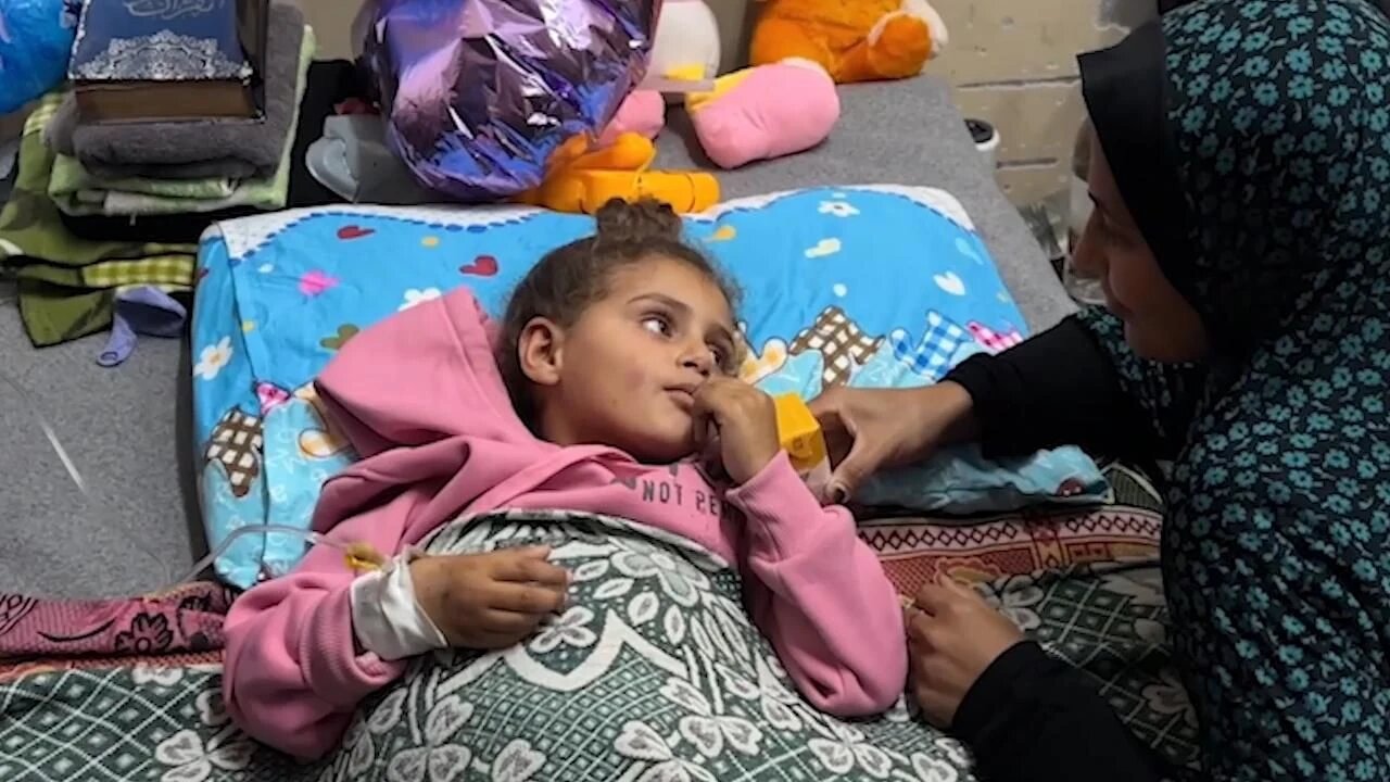 Gazze'de tedavi olamayan çocuklar, hastane köşelerinde ölümle pençeleşiyor