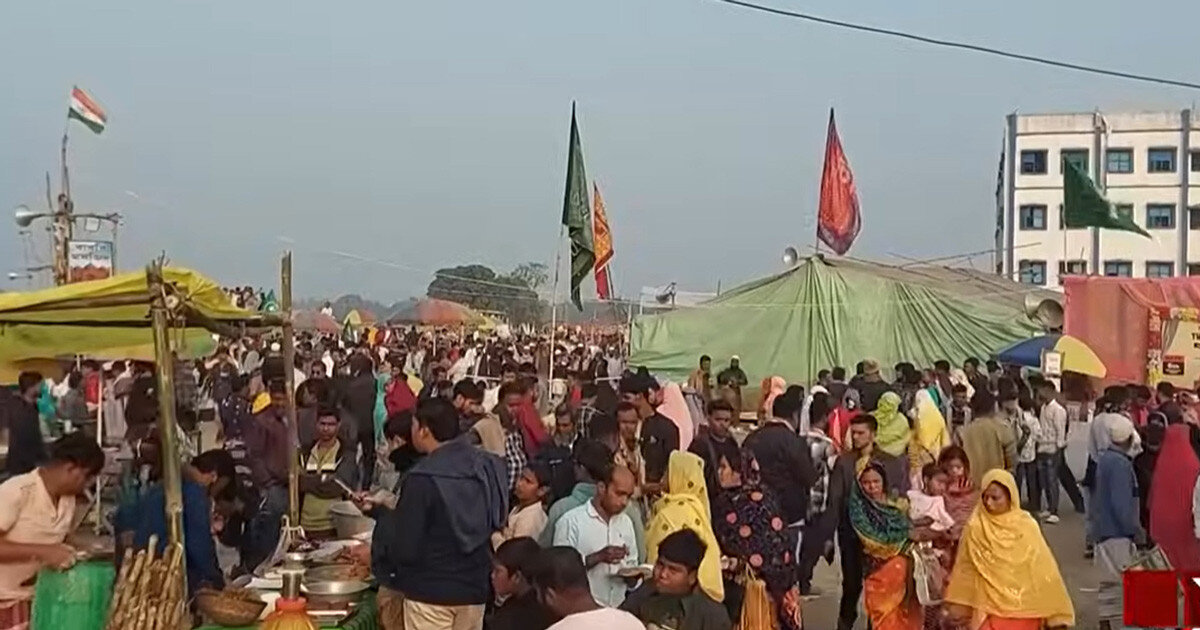 ৩৩ বছর পর বাবরি মসজিদের আদলে মসজিদ/দর্শনার্থীদের ভিড়