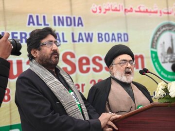 تصویری رپورٹ|  لکھنو میں آل انڈیا شیعہ پرسنل لا بورڈ نے منعقد کیا ایک اہم اجلاس