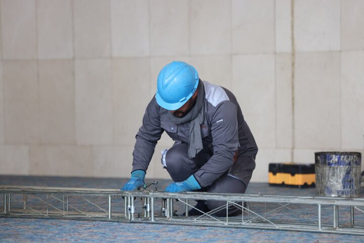 تقرير مصور/ تحضيرات كبيرة لتخصيص أماكن خاصة للمصلين خلال فترة الاعتكاف في جامع الكوفة