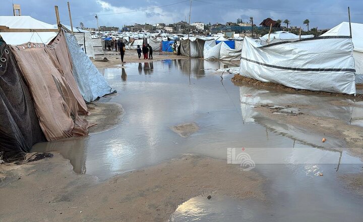 تقرير مصور/ الأزمة الإنسانية تتفاقم في دير البلح بقطاع غزة بسبب سوء الأحوال الجوية والحصار الصهيوني